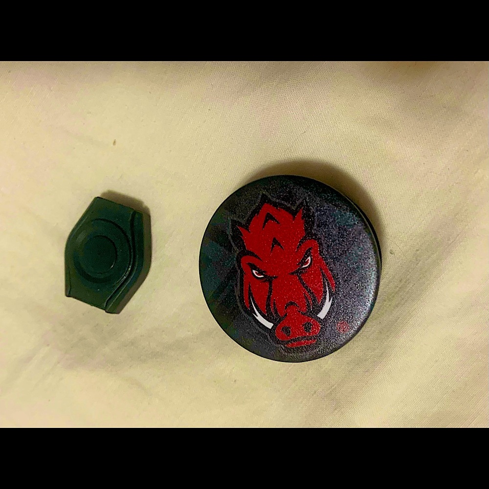 IPhone/Android cellphone knob (adhesive, removable)